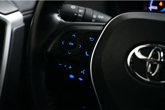 Toyota RAV4 2.5 Hybrid AWD Dynamic l Leder l Climate l Stoel en stuurverwarming l Trekhaak l Camera l Adaptieve cruise l