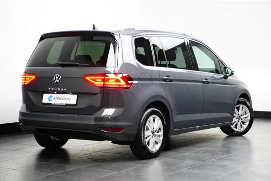 Volkswagen Touran 1.5 TSI 150PK DSG-7 Highline 7P | NAVI BY APP | STOELVERW. | AUTO. A. KLEP