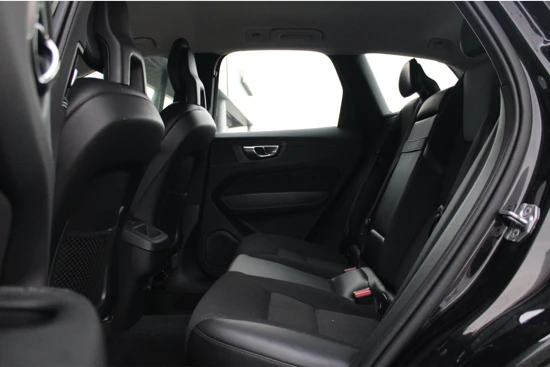 Volvo XC60 T5 AWD Momentum | Adaptive Cruise | Pilot-Assist | Stuur-Stoelverwarming | Camera | Keyless | Parkeerhulp | 18-Inch | All-Season