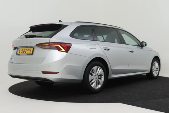 Škoda Octavia Combi 1.0 TSI 111pk Business Edition | 100% dealeronderhouden | Cruise control | Navigatie | App connect | DAB radio | privacy g