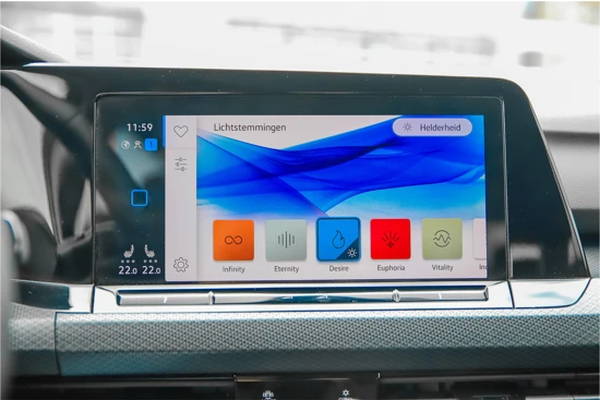 Volkswagen Golf 1.0TSI Life Business | Winterpakket | Carplay | Navigatie | Donker getint glas |