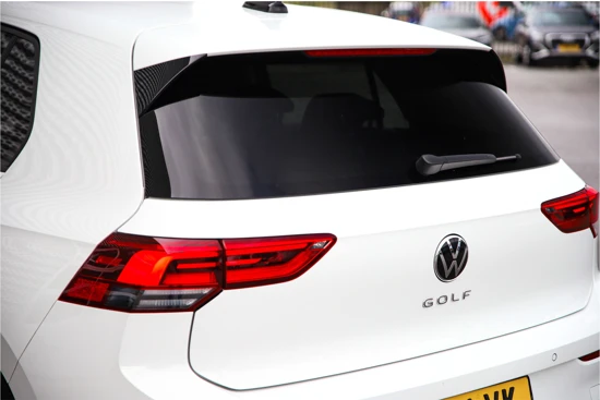 Volkswagen Golf 1.0TSI Life Business | Winterpakket | Carplay | Navigatie | Donker getint glas |