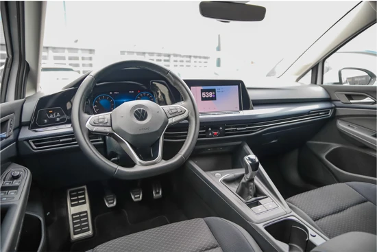 Volkswagen Golf 1.0TSI Life Business | Winterpakket | Carplay | Navigatie | Donker getint glas |