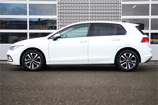 Volkswagen Golf 1.0TSI Life Business | Winterpakket | Carplay | Navigatie | Donker getint glas |