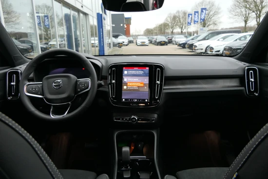 Volvo XC40 Single Motor Extended Range Plus 82 kWh | Luxe Bekleding | CarPlay | Warmtepomp | Stoelverwarming | Adaptive Cruise | BLIS