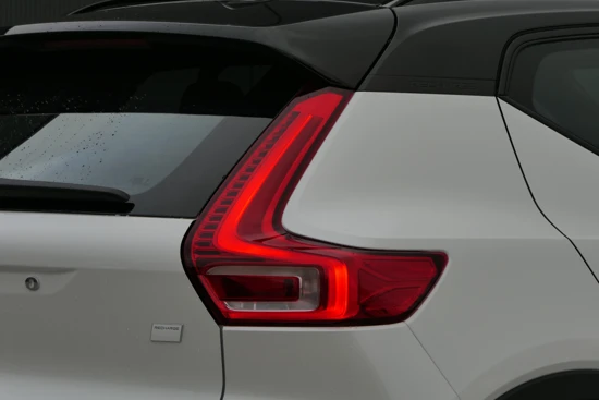 Volvo XC40 Single Motor Extended Range Plus 82 kWh | Luxe Bekleding | CarPlay | Warmtepomp | Stoelverwarming | Adaptive Cruise | BLIS