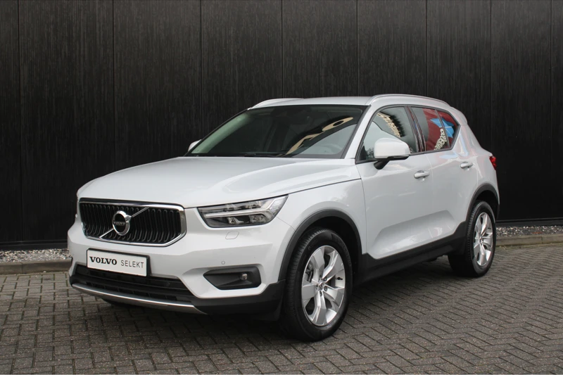 Volvo XC40 B4 (Mild Hybrid) Momentum