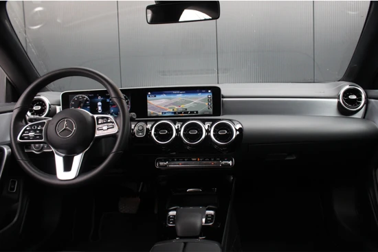 Mercedes-Benz CLA-Klasse 200 Business Solution Progressive | STOELVERWARMING | FULL LED | HALF LEDER | NETTE AUTO!