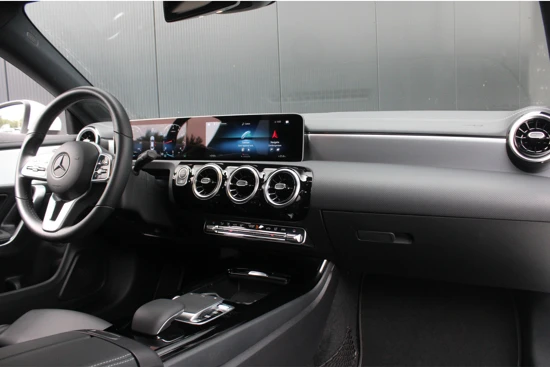 Mercedes-Benz CLA-Klasse 200 Business Solution Progressive | STOELVERWARMING | FULL LED | HALF LEDER | NETTE AUTO!