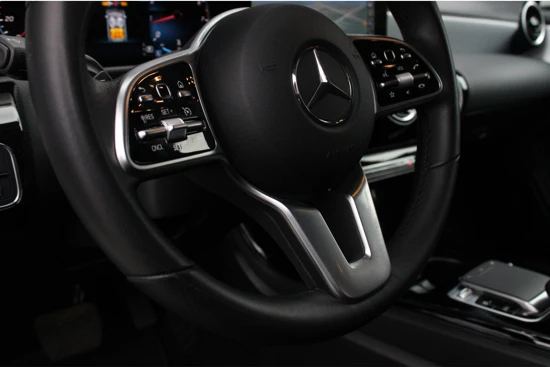 Mercedes-Benz CLA-Klasse 200 Business Solution Progressive | STOELVERWARMING | FULL LED | HALF LEDER | NETTE AUTO!