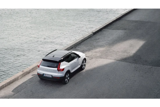 Volvo XC40 Single Motor Extended Range Ultimate | VOORRAAD! | Panoramadak | Pixel Led | Harman Kardon | Adaptive Cruise | BLIS | Getint Gla