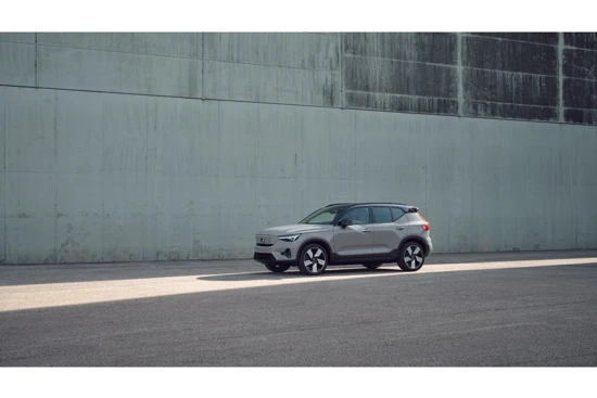 Volvo XC40 Single Motor Extended Range Ultimate | VOORRAAD! | Panoramadak | Pixel Led | Harman Kardon | Adaptive Cruise | BLIS | Getint Gla