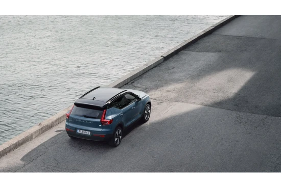 Volvo XC40 Single Motor Extended Range Plus | VOORRAAD! | Adaptive Cruise | BLIS | Warmtepomp | Keyless | Getint Glas | 19''