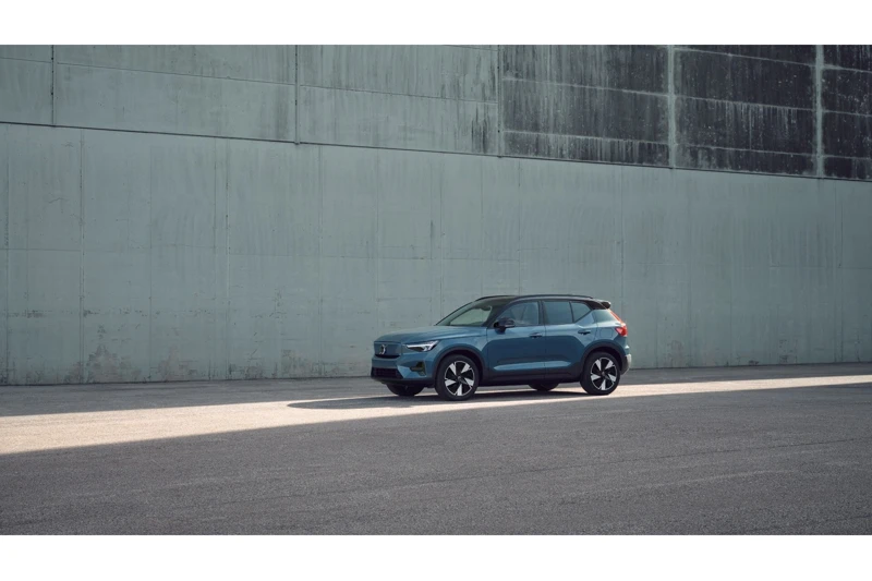 Volvo XC40 Single Motor Extended Range Plus | VOORRAAD! | Adaptive Cruise | BLIS | Warmtepomp | Keyless | Getint Glas | 19''