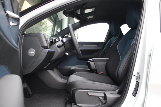 Volvo EX30 Single Motor Extended Range Plus | Pilot Assist | Harman Kardon | Climate | Getint Glas | BLIS