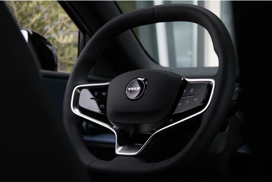 Volvo EX30 Single Motor Extended Range Plus | Pilot Assist | Harman Kardon | Climate | Getint Glas | BLIS