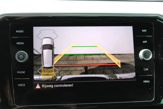 Volkswagen Passat Variant 1.4 TSI PHEV GTE Business | Camera | Navigatie | Stoel & Stuurverwarming | Elek.Trekhaak | Matrix LED | Active Info Disp