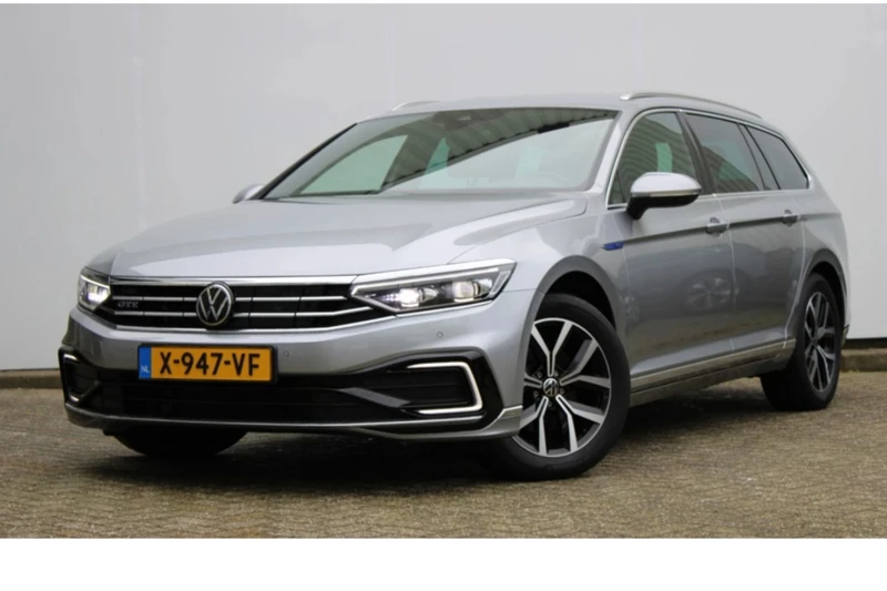 Volkswagen Passat Variant 1.4 TSI PHEV GTE Business | Camera | Navigatie | Stoel & Stuurverwarming | Elek.Trekhaak | Matrix LED | Active Info Disp