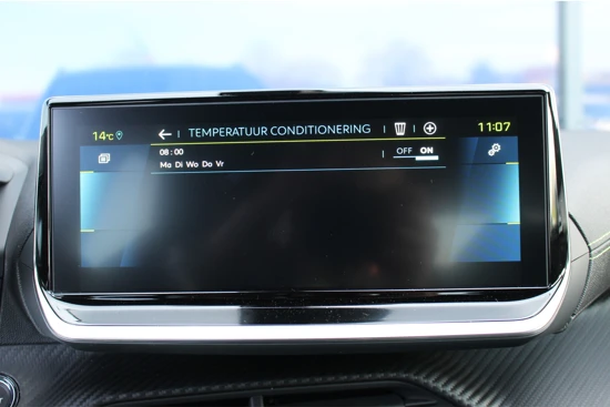 Peugeot e-2008 GT | NAV | CAM | LED | BLIS | Carplay | Climate & cruise c. | PDC V&A | Privacy glass |