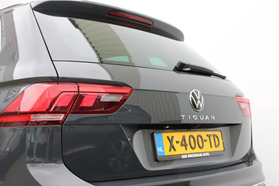 Volkswagen Tiguan 1.5 TSI Life Business | Camera | Wegklapbare Trekhaak | Stoel & Stuurverwarming | 18"Lmv | Dodehoek Detector