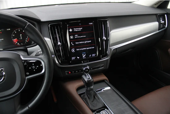 Volvo V90 T5 Momentum Automaat | Trekhaak! | Exterior Styling Kit | Navigatie | 19" | Leder | Cross Traffic Alert | Elektrische Achterklep