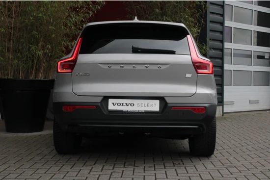 Volvo XC40 Recharge Core Edition 70 kWh | Subsidie aanvraag mogelijk! | Trekhaak | Camera | Standverwarming | Stuur/stoelverwarming