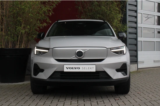 Volvo XC40 Recharge Core Edition 70 kWh | Subsidie aanvraag mogelijk! | Trekhaak | Camera | Standverwarming | Stuur/stoelverwarming