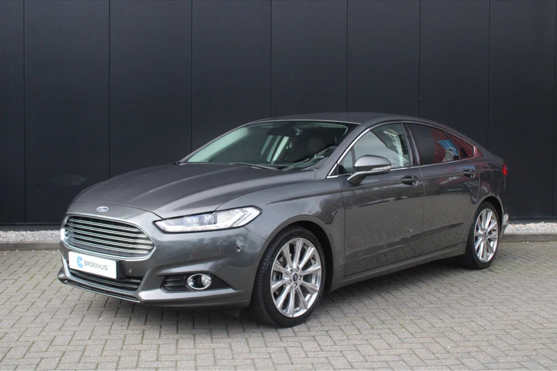 Ford Mondeo 1.5 160pk Titanium 5-deurs | NL-auto | 100% dealer o.h. | 19'' | Leder | LED | Stoelverwarming | Privacy-glass