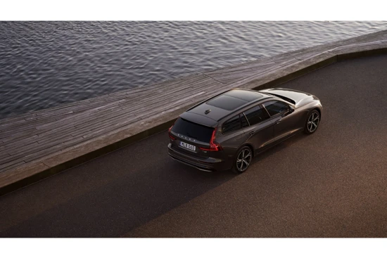 Volvo V60 T6 Recharge Long Range Ultimate Dark VOORRAAD | Sportstoel | 19" | Gelam. glas