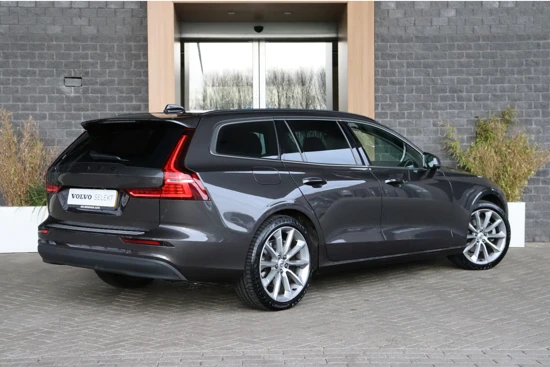 Volvo V60 Volvo V60 B4 Core | Adaptieve Cruise Control | Stoelverwarming voor+achter | Stuurwielverwarming | 19 Inch | Pilot Assist | BLIS