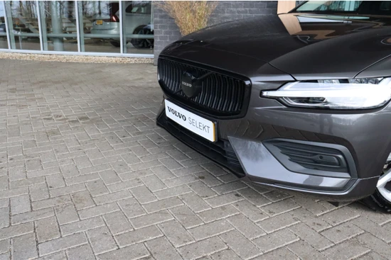 Volvo V60 Volvo V60 B4 Core | Adaptieve Cruise Control | Stoelverwarming voor+achter | Stuurwielverwarming | 19 Inch | Pilot Assist | BLIS