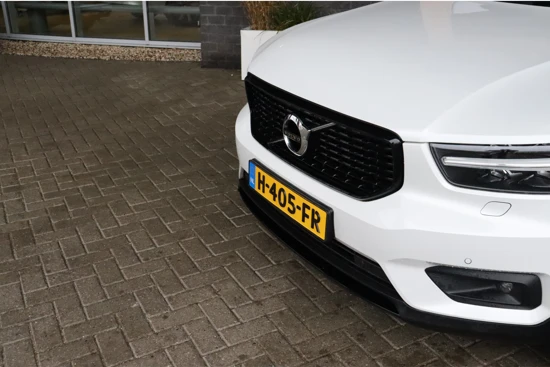 Volvo XC40 T5 AWD R-Design Intro Edition | Camera | Adaptieve Cruise Control | Standkachel met Volvo On Call App | Pilot Assist | Stoelverw