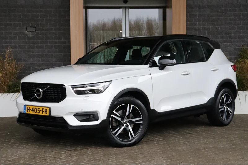 Volvo XC40 T5 AWD R-Design Intro Edition | Camera | Adaptieve Cruise Control | Standkachel met Volvo On Call App | Pilot Assist | Stoelverw