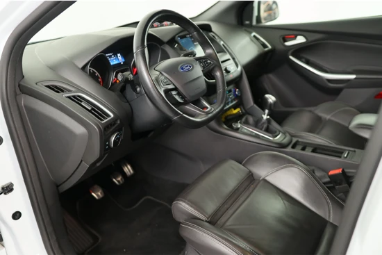 Ford Focus 2.0 ST-3 Performance Pack | Xenon | Sony Audio | Recaro Sportstoelen | Open Dak | Winter Pack | Clima | Navi | Camera | Keyless