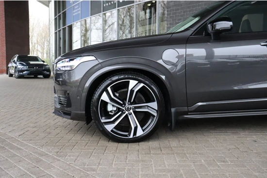 Volvo XC90 T8 AWD Recharge Ultimate Dark Long Range | Full Option | Luchtvering | Bowers & Wilkins | Trekhaak | 360° Camera | Head-Up Displ