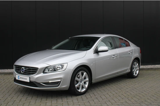 Volvo S60 T3 Geartronic Summum | Dealer o.h. | Parkeerverwarming | Camera | Leder | Stoelverwarming