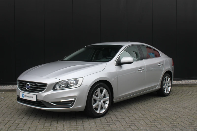 Volvo S60 T3 Geartronic Summum | Dealer o.h. | Parkeerverwarming | Camera | Leder | Stoelverwarming