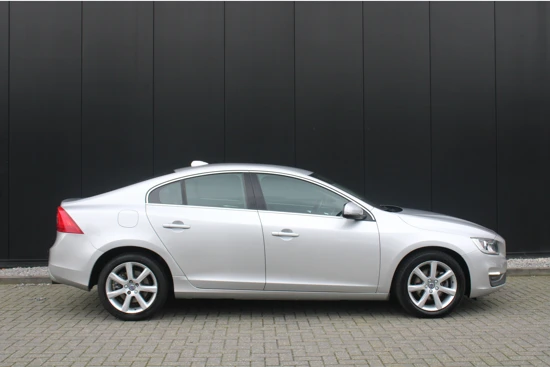 Volvo S60 T3 Geartronic Summum | Dealer o.h. | Parkeerverwarming | Camera | Leder | Stoelverwarming