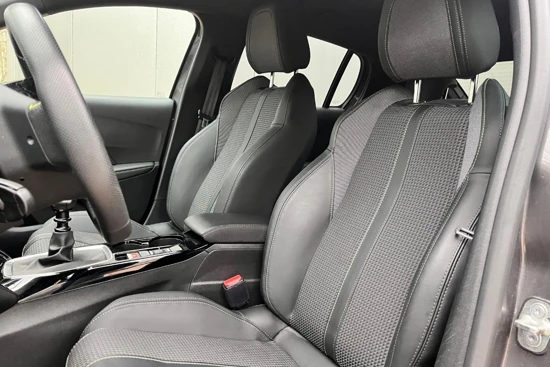Peugeot 208 1.2 PureTech GT | Apple Carplay/Android Auto | Cruise control | Lichtmetalen velgen 17"
