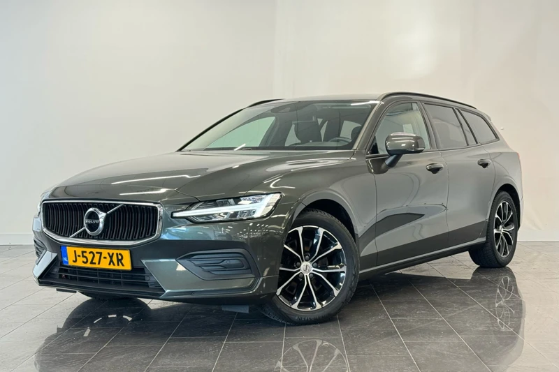 Volvo V60 B3 Momentum Advantage | Getint glas | Trekhaak |