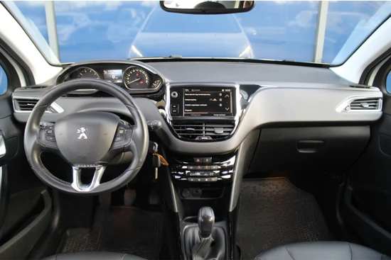 Peugeot 2008 1.2 82PK Allure | Airco | Cruise | 17" Lichtmetaal | DAB | Apple/Android Carplay | Leder/Stof