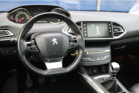 Peugeot 308 SW SW 1.2 130PK Allure | Panorama Dak | Navigatie | Camera | Volleder bekleding | Stoelverwarming | 17"