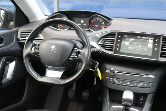 Peugeot 308 SW SW 1.2 130PK Allure | Panorama Dak | Navigatie | Camera | Volleder bekleding | Stoelverwarming | 17"