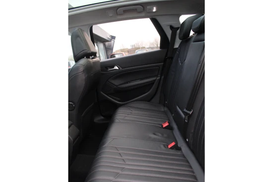 Peugeot 308 SW SW 1.2 130PK Allure | Panorama Dak | Navigatie | Camera | Volleder bekleding | Stoelverwarming | 17"