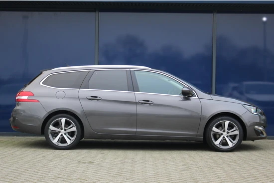 Peugeot 308 SW SW 1.2 130PK Allure | Panorama Dak | Navigatie | Camera | Volleder bekleding | Stoelverwarming | 17"