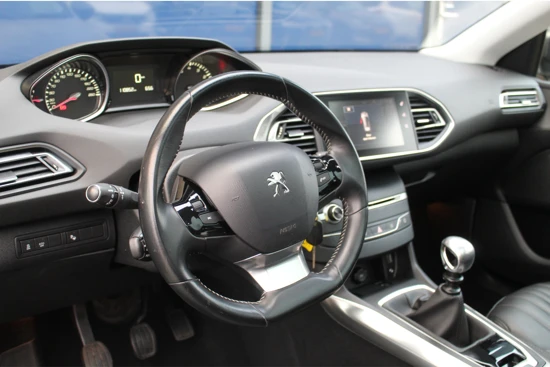 Peugeot 308 SW SW 1.2 130PK Allure | Panorama Dak | Navigatie | Camera | Volleder bekleding | Stoelverwarming | 17"