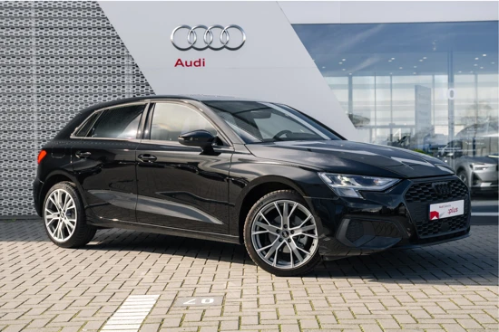 Audi A3 Sportback 30 TFSI Pro Line | Achteruitrijcamera | 18 Inch | Privacy glass | Apple carplay