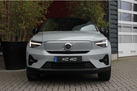 Volvo XC40 Recharge Twin AWD Ultimate 82 kWh | Pixel LED | Trekhaak | 360 Camera | Schuifdak | Adaptive Cruise