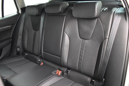 Škoda Octavia Combi 1.4 TSI iV PHEV Business Edition 204pk | Adaptief cruise control | Navigatie | Elektrische stoelen met geheugen | Head up