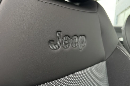 Jeep Avenger 1.2 Altitude | Camera | Sensoren V/A | JBL audio | Cruise Control | Elekt. klep | Navi | Carplay